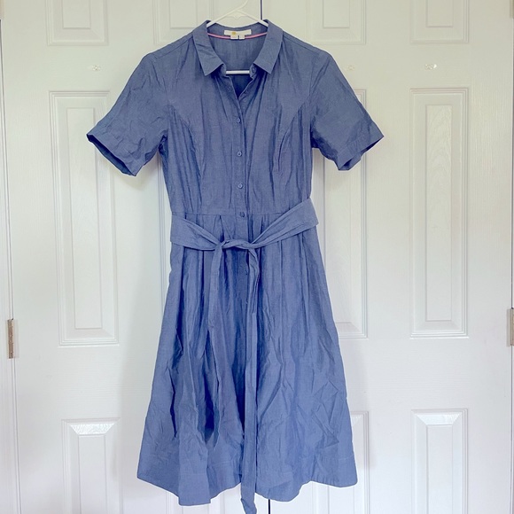 Boden chambray dress with pockets, buttons up front and belt - Picture 1 of 3